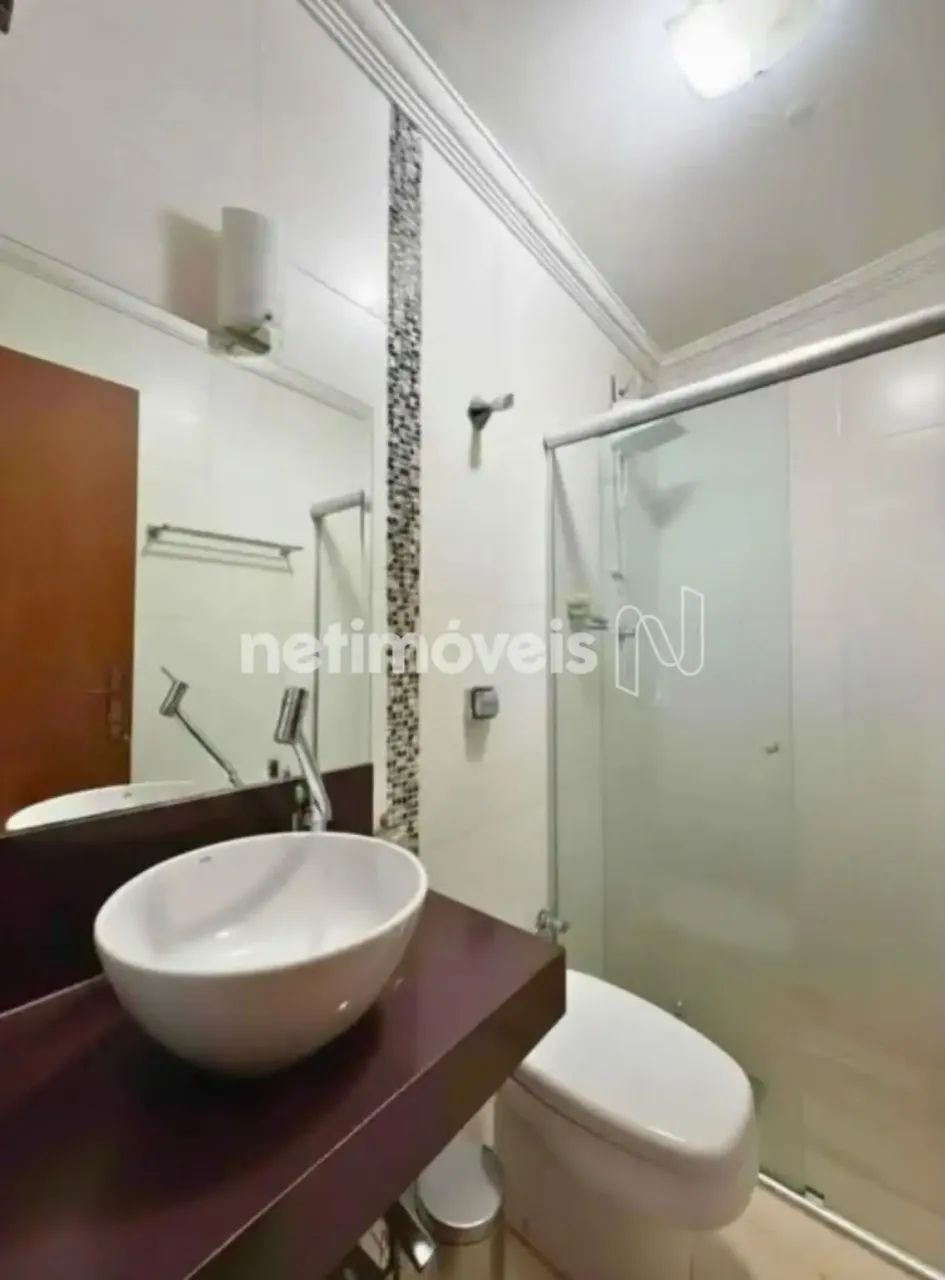 Apartamento de 2 quartos, bem ventilado, com varanda, 2 vagas cobertas e excelente distrib - Foto 5