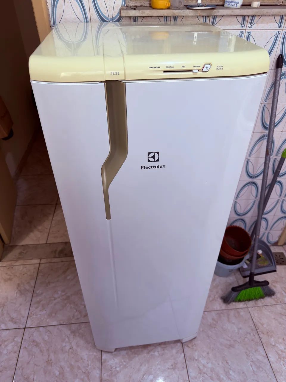 GELADEIRA ELETROLUX RE31