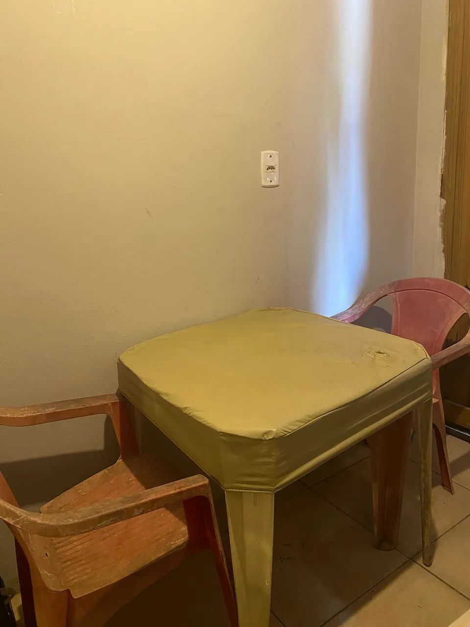 Conjunto mesa e cadeiras - Foto 2