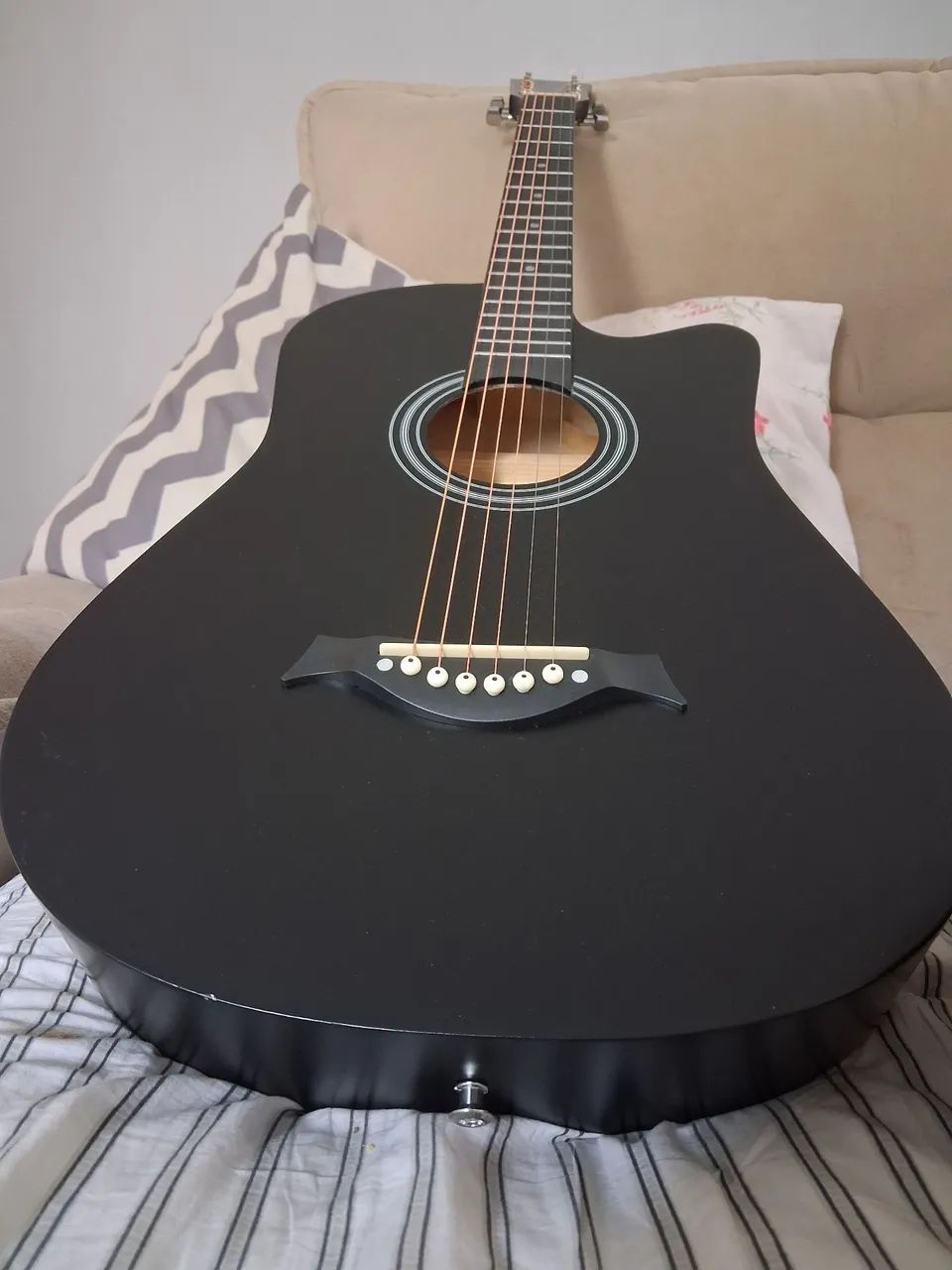 Violão seminovo 