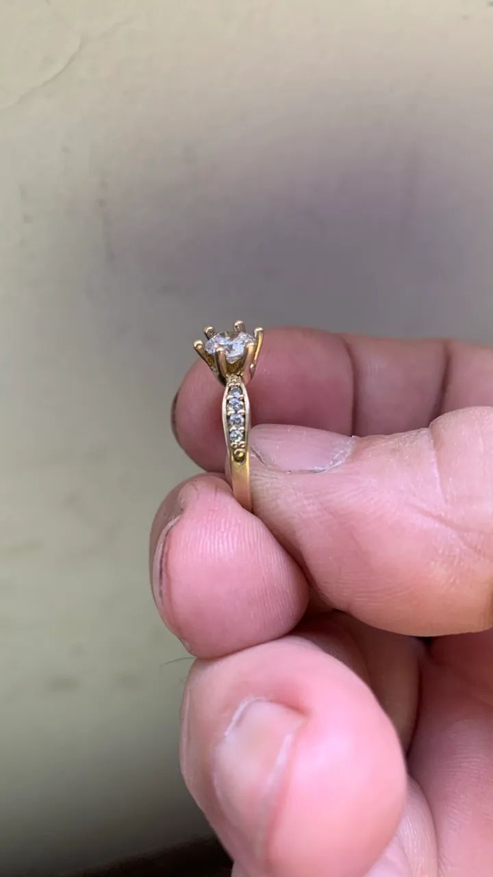 Pequeno e delicado anel dourado.  - Foto 5