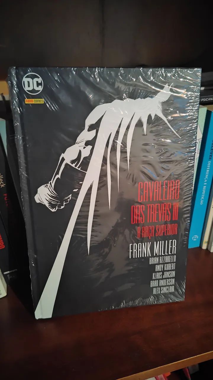 HQ Batman - Cavaleiro das Trevas 3: A Raça Superior - Frank Miller - Panini (Lacrado)