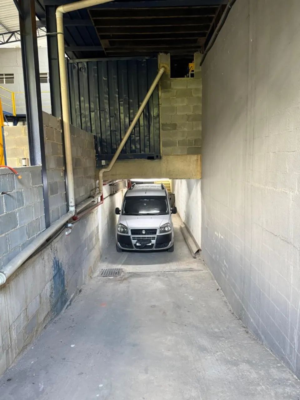 GALPÃO COM 400M2 DE ÁREA CONSTRUIDA - Foto 3