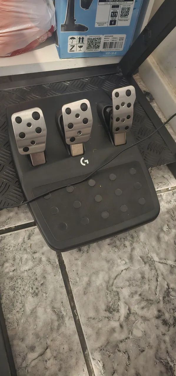 Volante logitech G923 com cambio e cockpit  - Foto 4