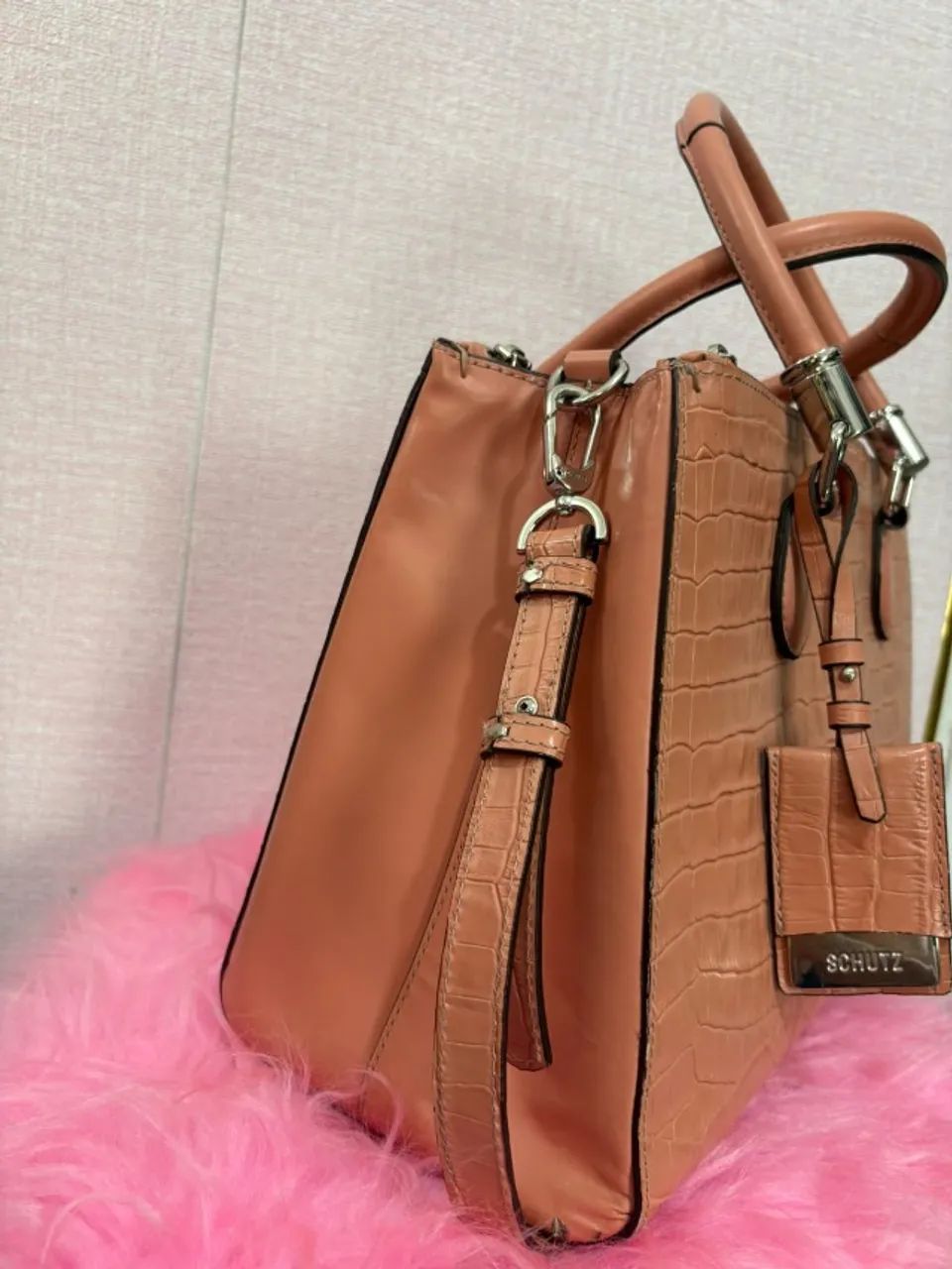 bolsa schutz couro croco nude rosado - Foto 4