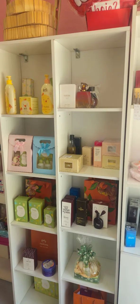 VENDE-SE ESTOQUE + ESTRUTURA COMPLETA DE LOJA DE PERFUMARIA E PRESENTES - Foto 2