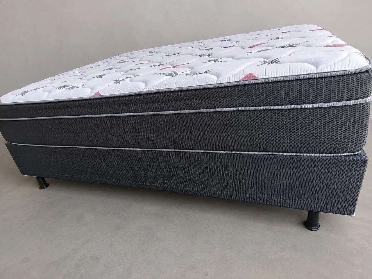 Cama tamanho Queen ótimo estado 