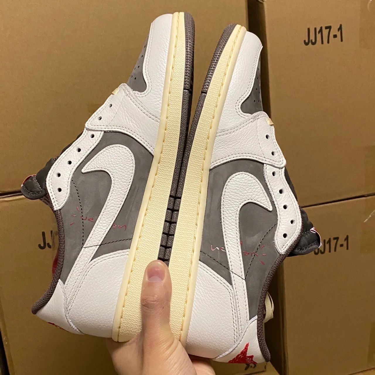 Air Jordan 1 x Travis Scott - Foto 5