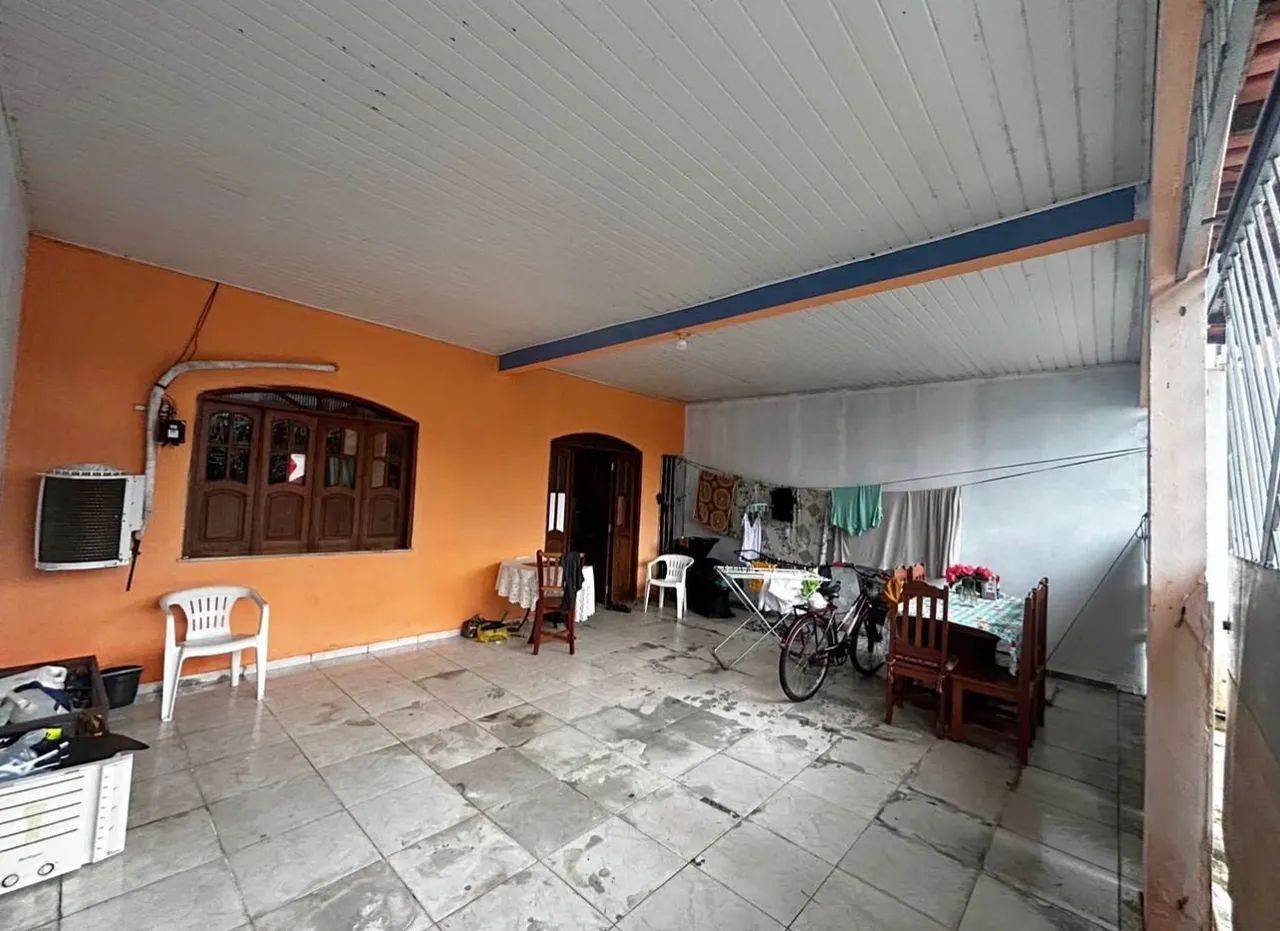 Casa com garagem e quintal no Telégrafo
