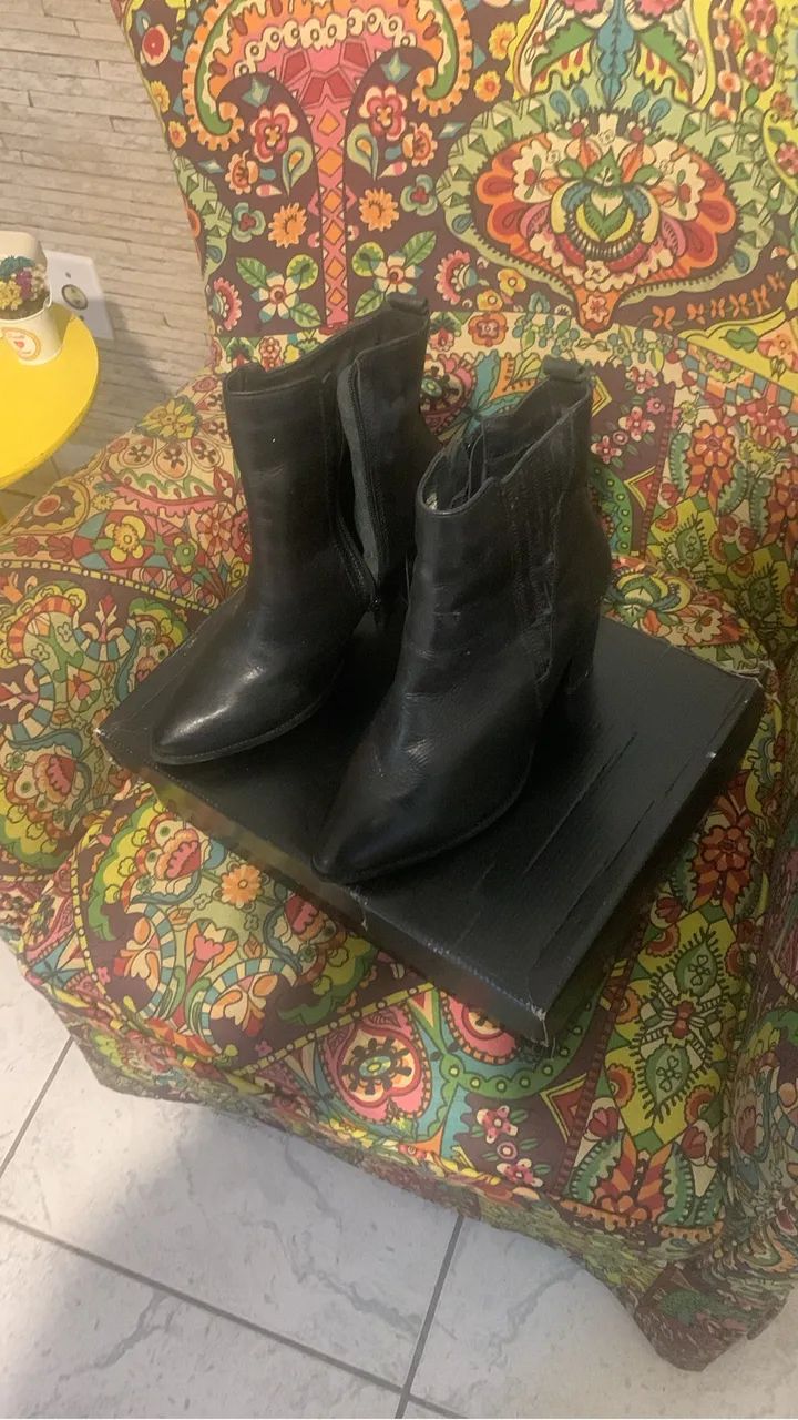 Bota Stilleto de couro nova nunca usada - Foto 2