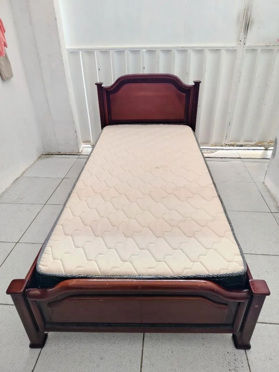 Vendo cama de solteiro 