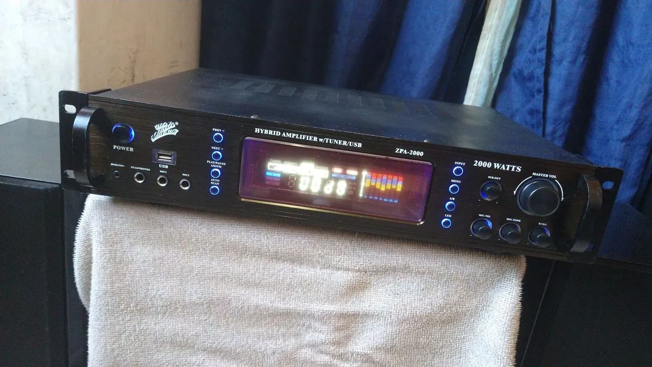 Amplificador de som Studio Zpa 2000 tocando - Foto 5