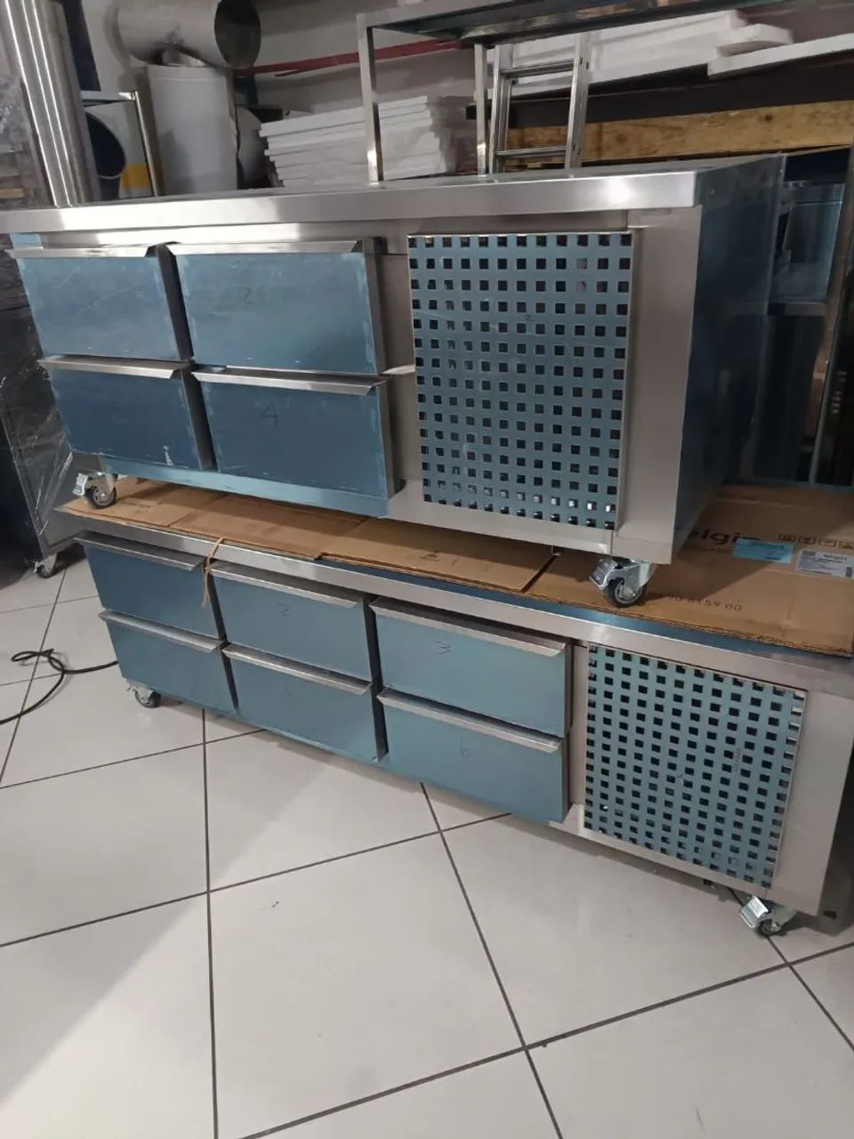 Balcão com 6 gavetas refrigeradas 