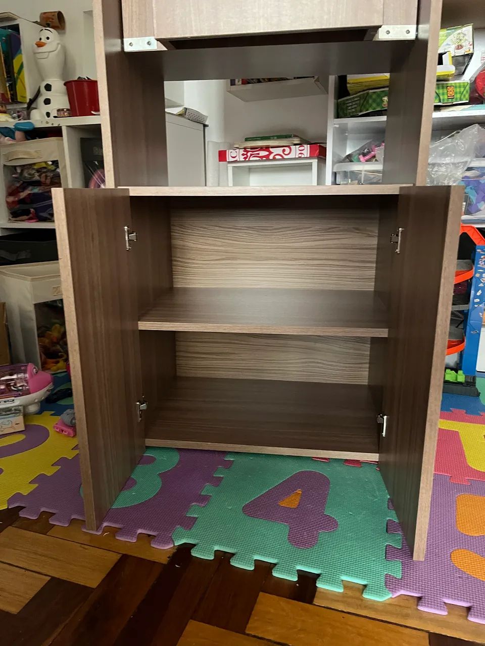 Armário multiuso com mesa embutida65704321246081124