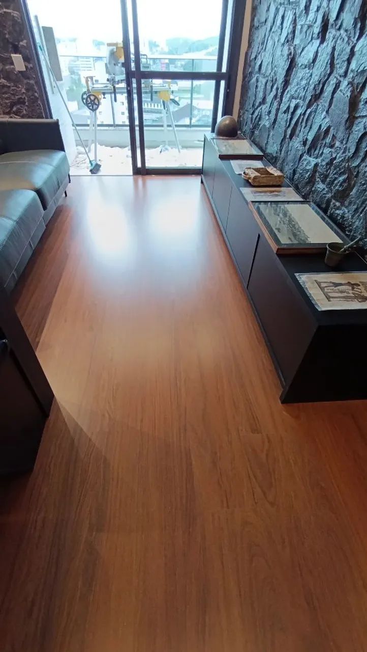 Piso laminado, piso vinílico e rodapés. - Foto 3