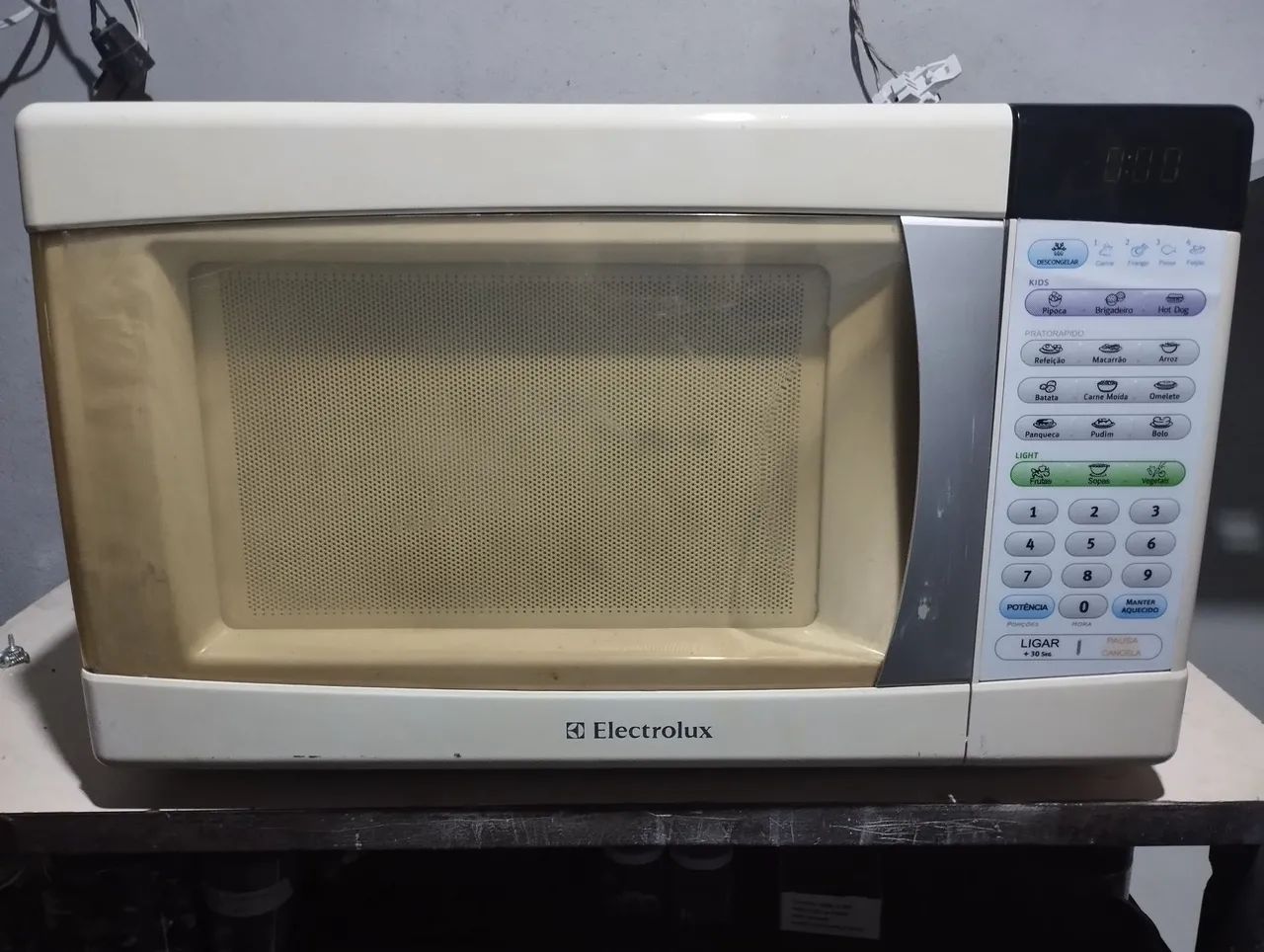 Vendo microondas Electrolux de 28 litros.