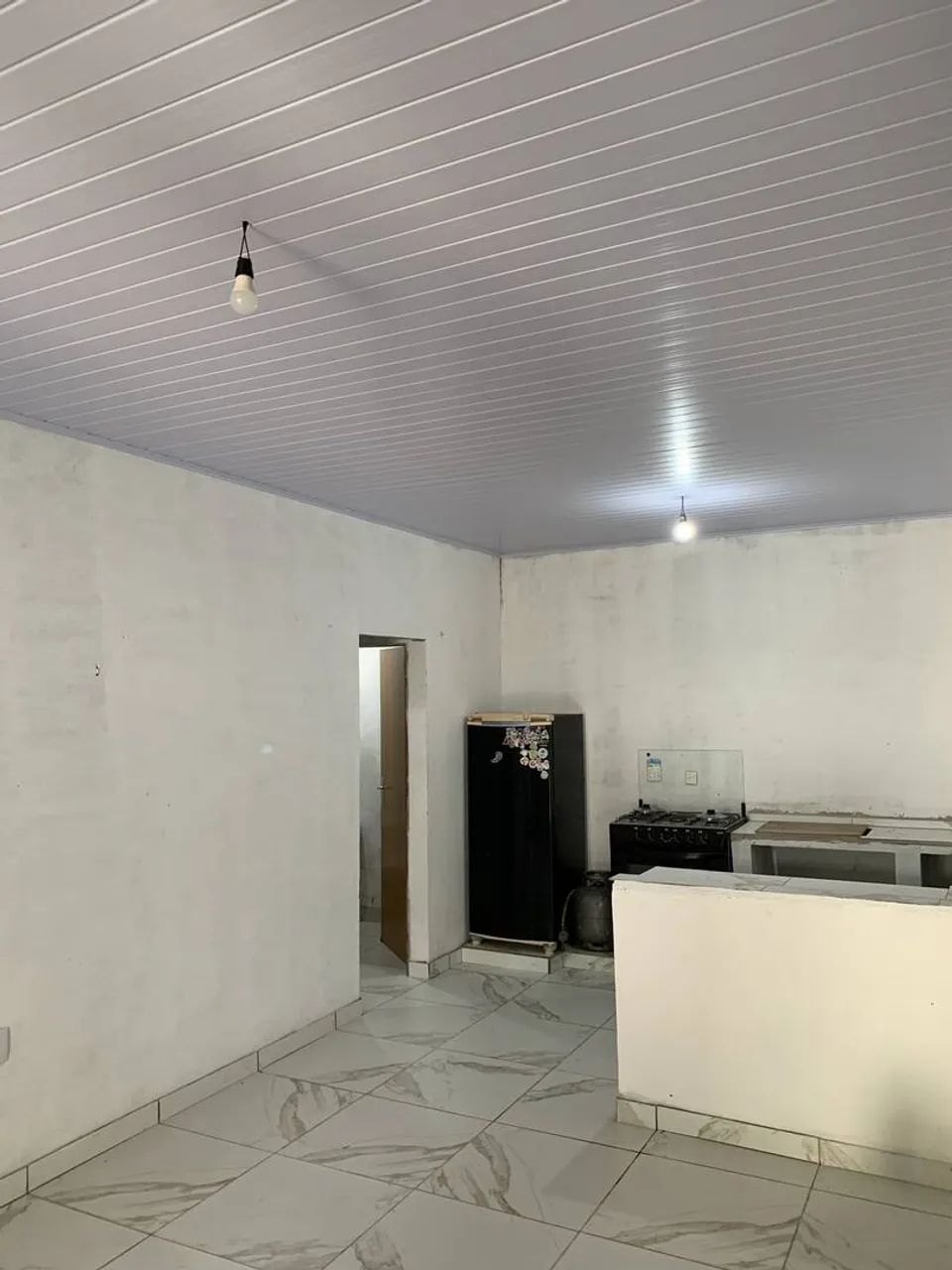 Pequena casa em final de rua, muito bem localizada - Foto 2
