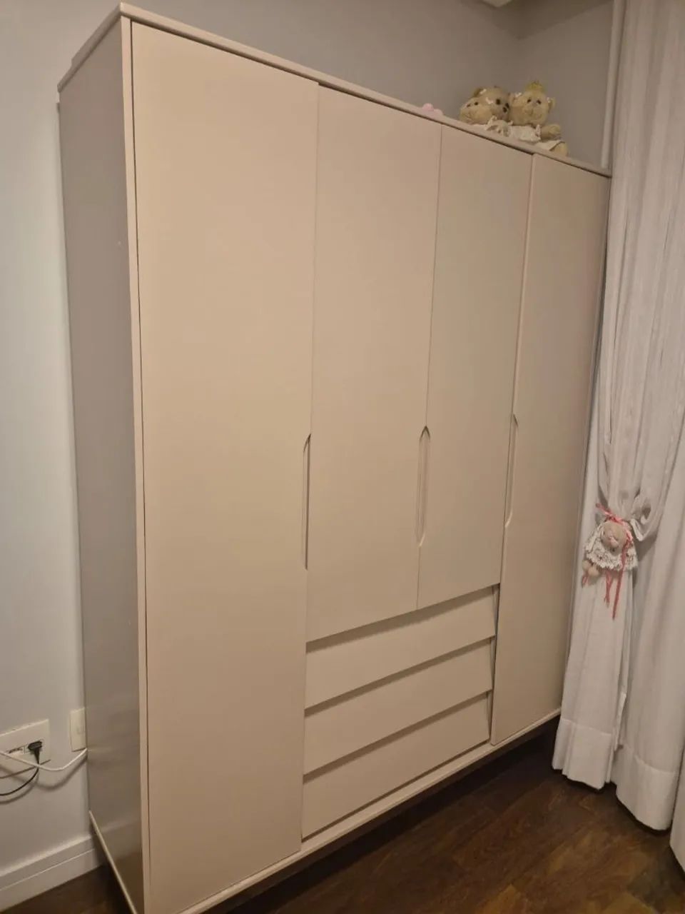 Guarda roupa e cômoda infantil 