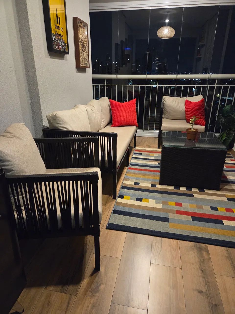 Conjunto sofá varanda com mesa
