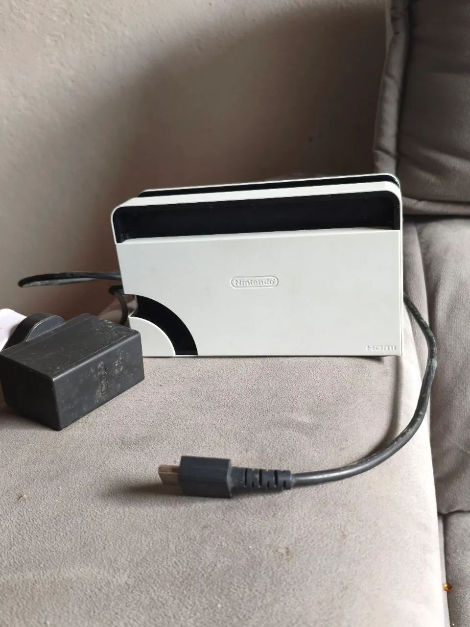 Dock de Nintendo switch oled branco com os cabos  - Foto 2