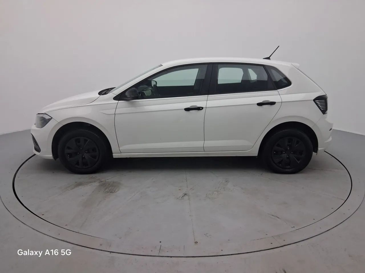 Volkswagen Polo Track 1.0 Flex 12V 5p, foto 2 de 18
