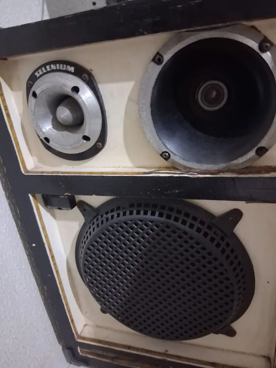 VENDE-SE - CAIXA DE SOM COMPLETA