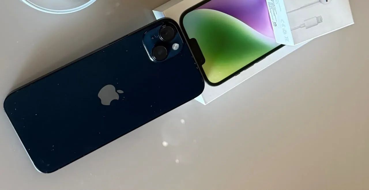 IPHONE 14 PLUS COM EAR PODS - Foto 2