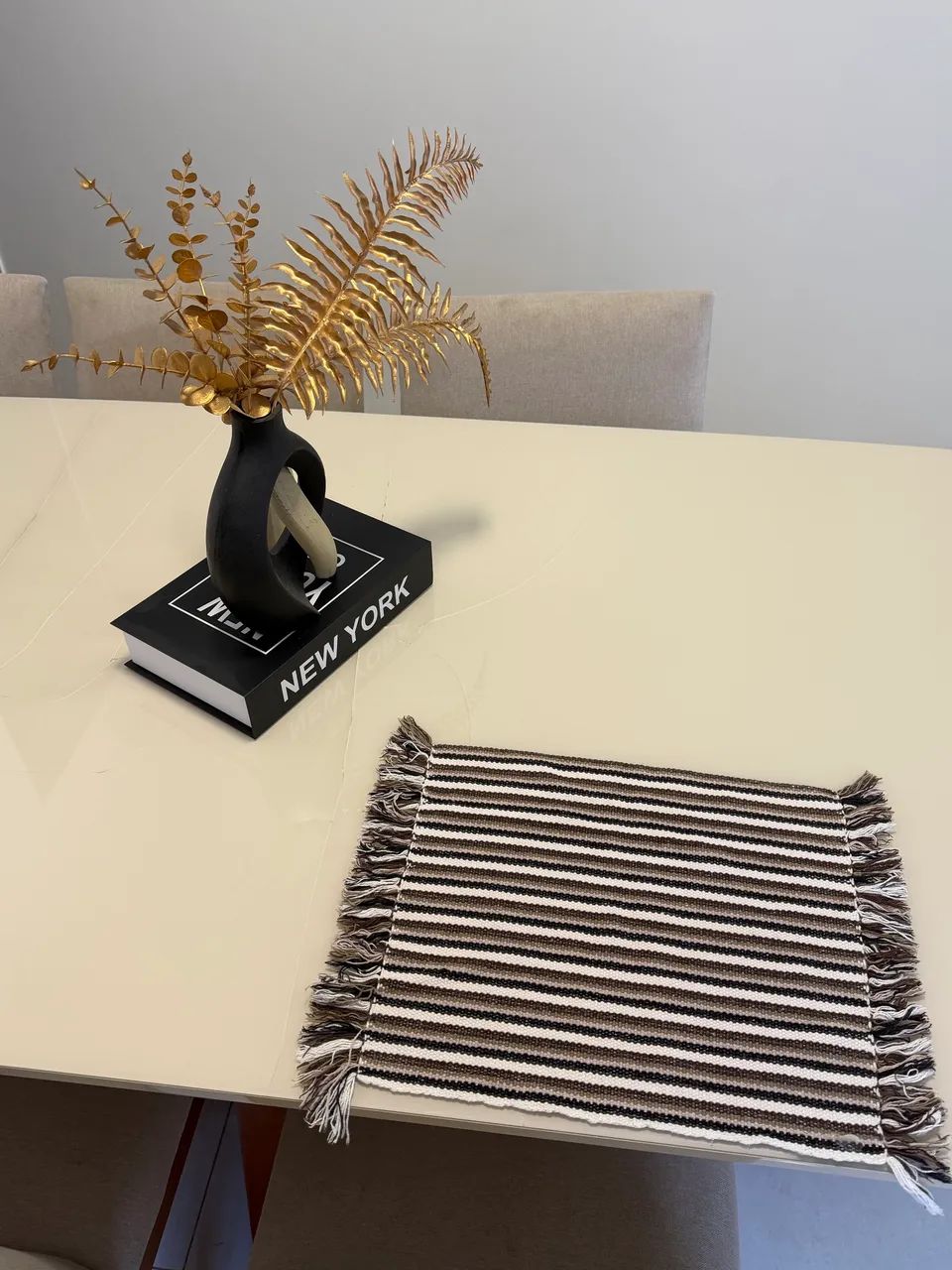 Vendo mesa com 6 cadeiras  - Foto 3