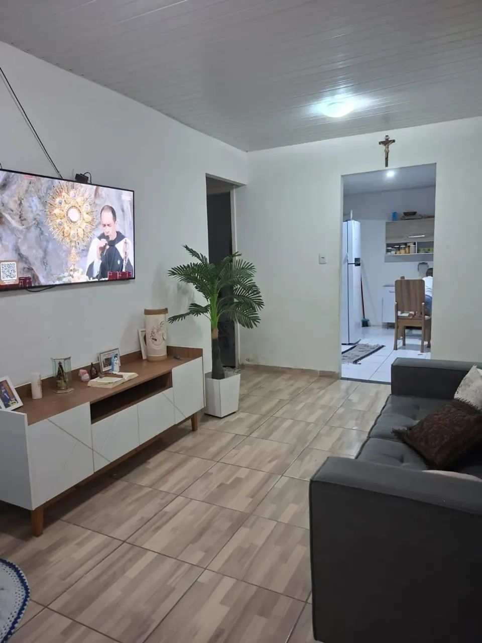 VENDO CASA DE 3 QUARTOS EM CONDOMINIO FECHADO