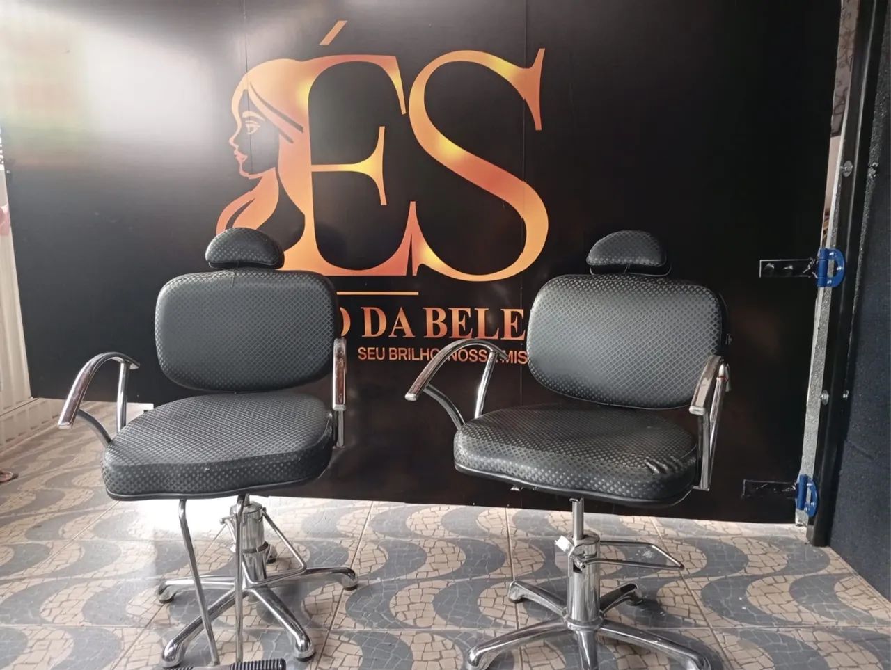 Cadeira de barbeiro mais espelho 