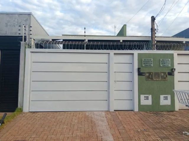 Casa Geminada com 2 Quartos e Garagem Coberta para Locação na ARNE 71 (604 Norte).