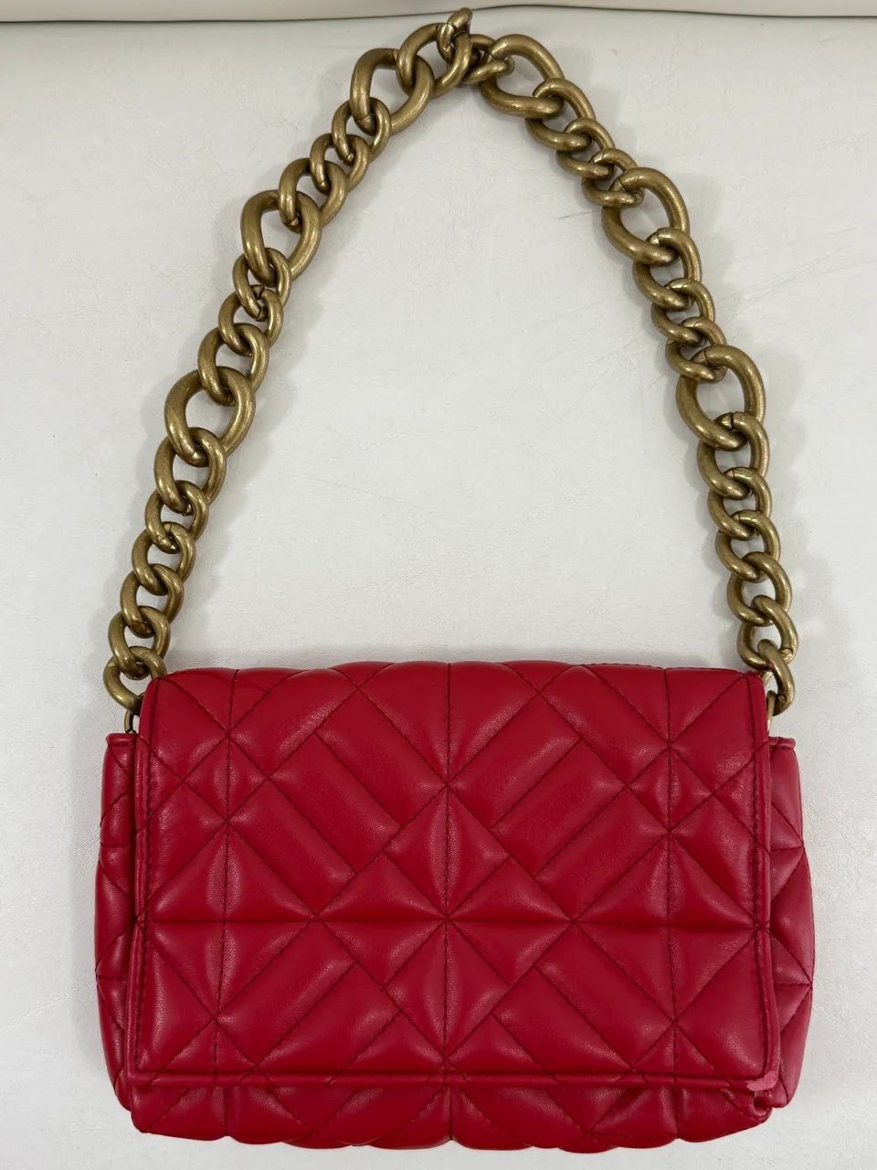 Bolsa Zara vermelha corrente dourada  - Foto 4