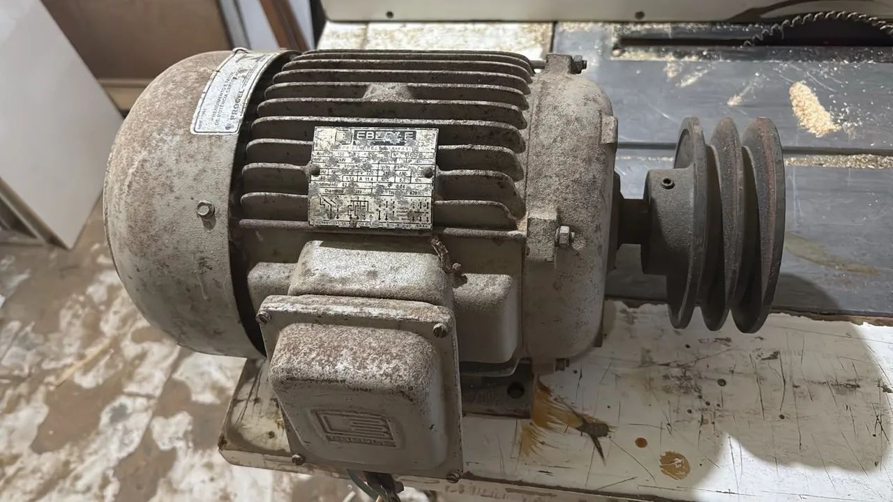 Motor Elétrico Trifásico EBERLE - 5cv 220v