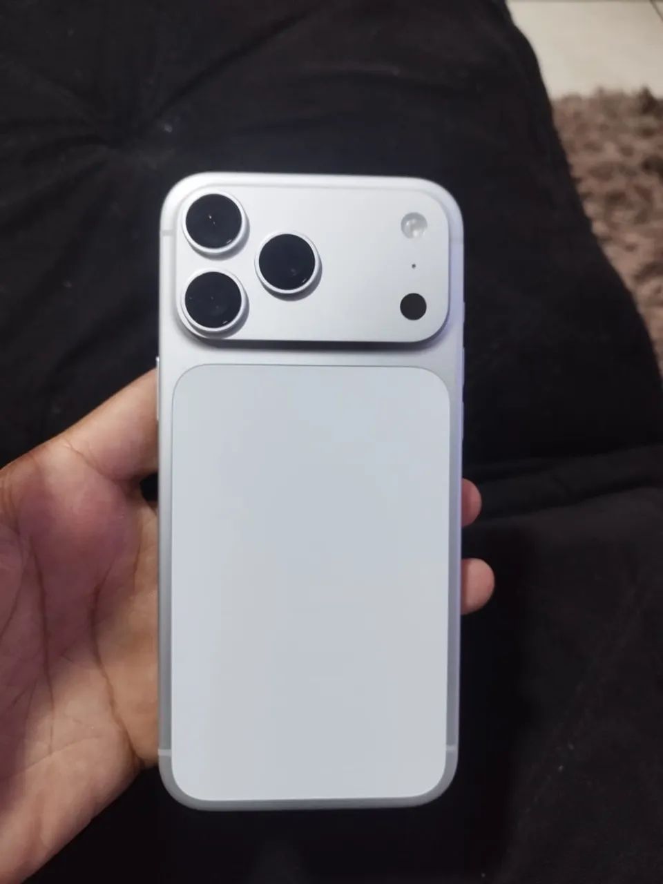 iPhone 17 pro max silver