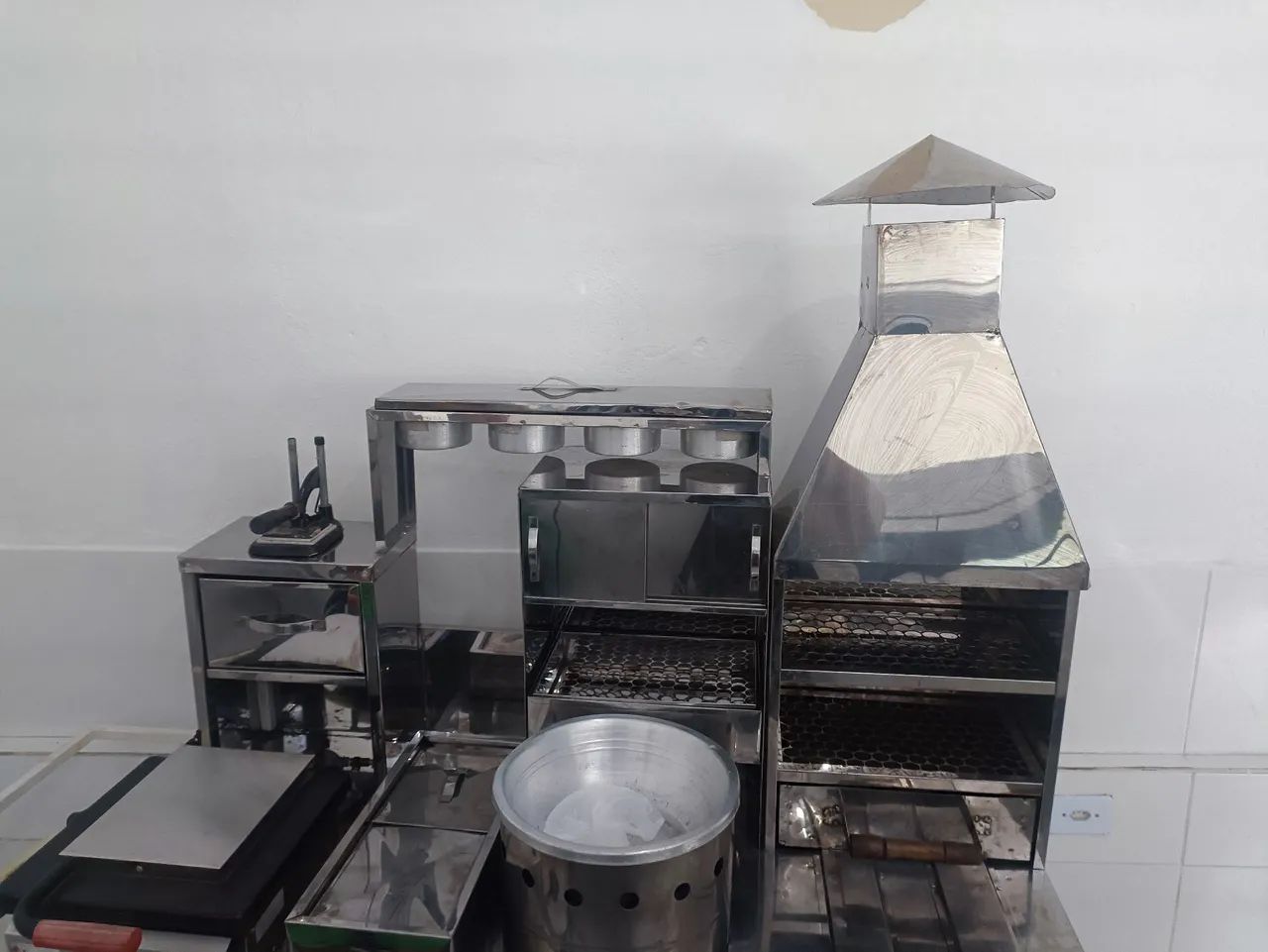 Carrinho de cachorro quente, churrasqueira e batata frita etc... - Foto 2