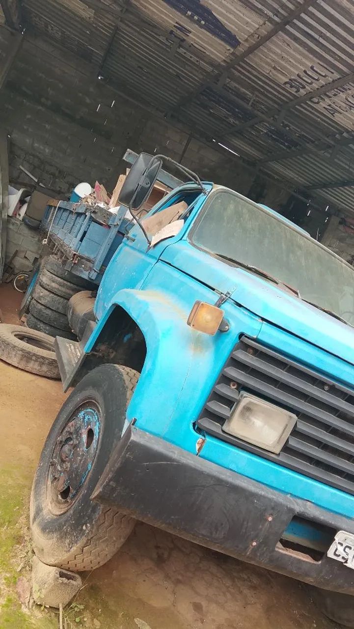Vende-se caminhão 