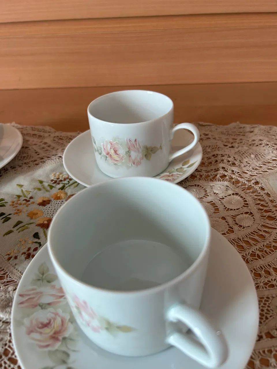 Jogo de xícaras de chá com pires, porcelana Schmidt  - Foto 4