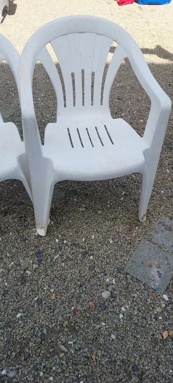 cadeira plastica 30  reais cada - Foto 3