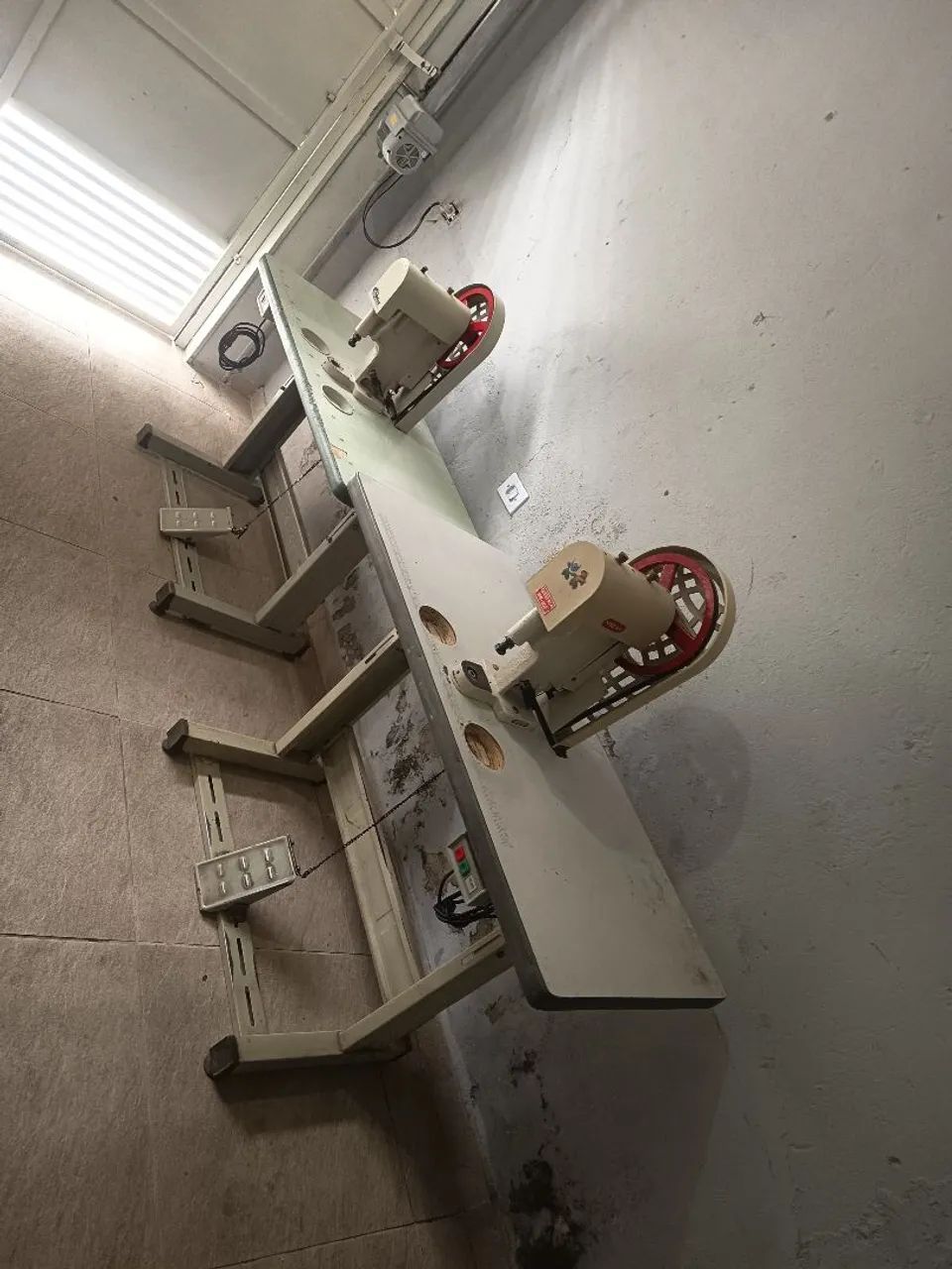 2 MÁQUINAS DE PREGAR BOTÃO, ILHÓS PRENSA ELÉTRICA.  - Foto 2