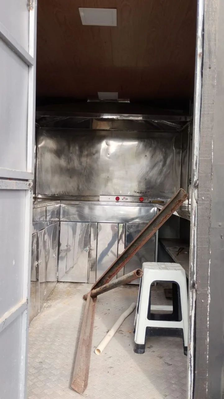 Vendo trailer grande e todo montado de inox por dentro  - Foto 2
