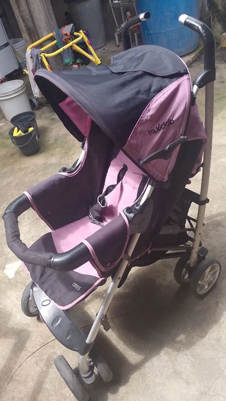 Vendo carrinho de bebê em perfeito estado  - Foto 4