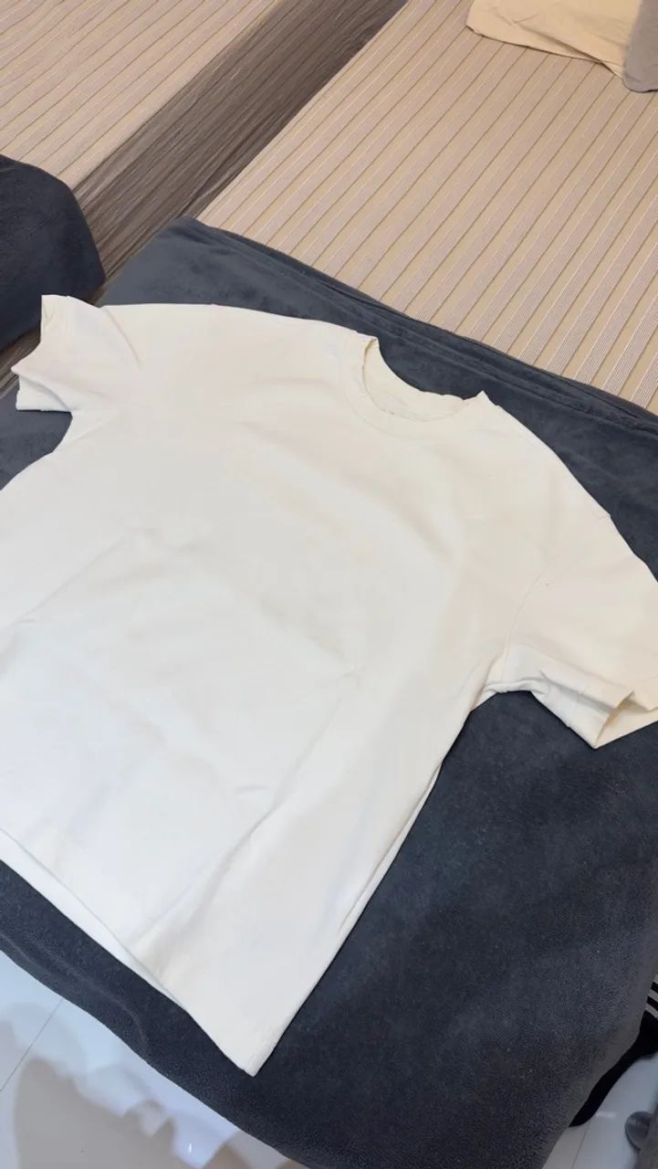 Camisas oversized branca, preta e cinza