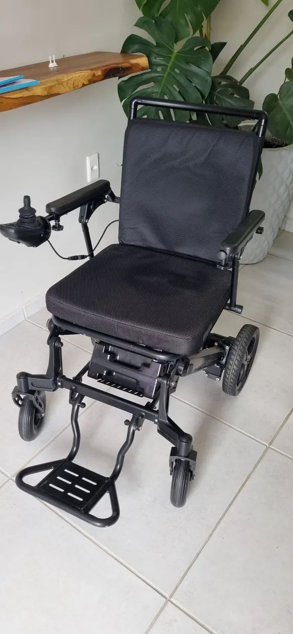 Cadeira de rodas motorizada  - Foto 3