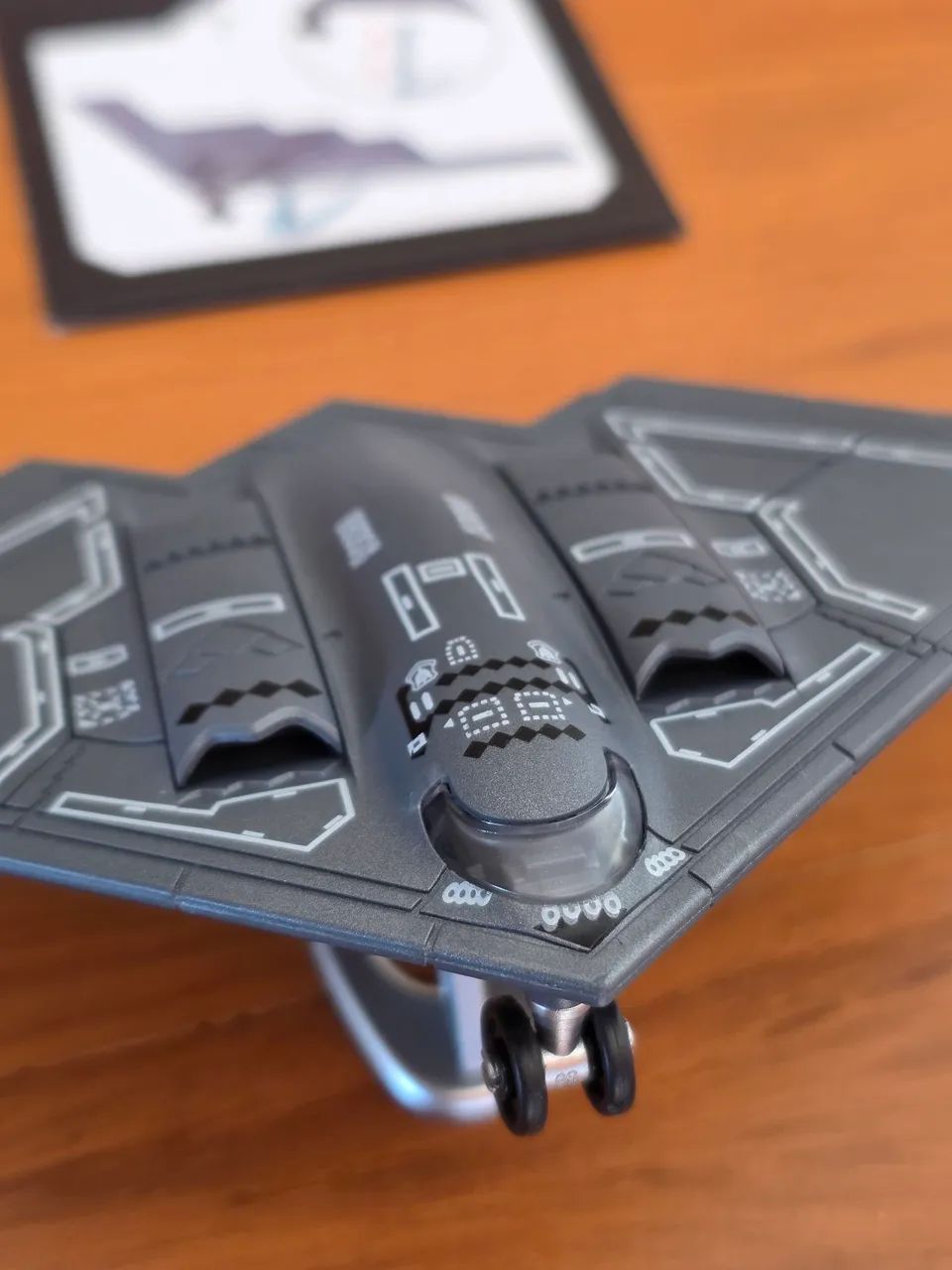 Miniatura B-2 Spirit Stealth Bomber 1:200 - Foto 2