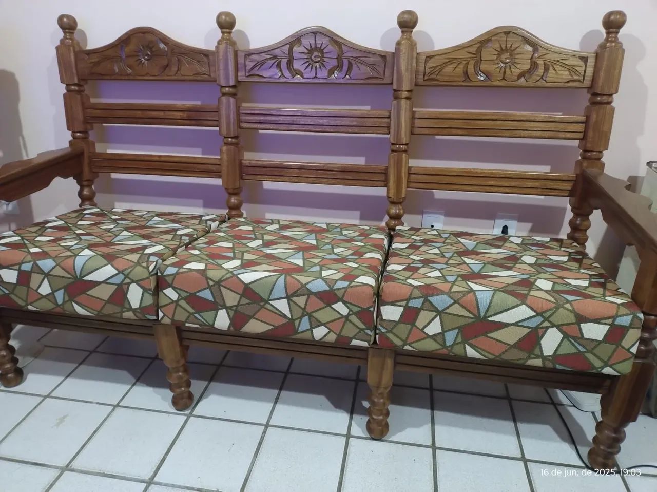 Sofá madeira maciça 