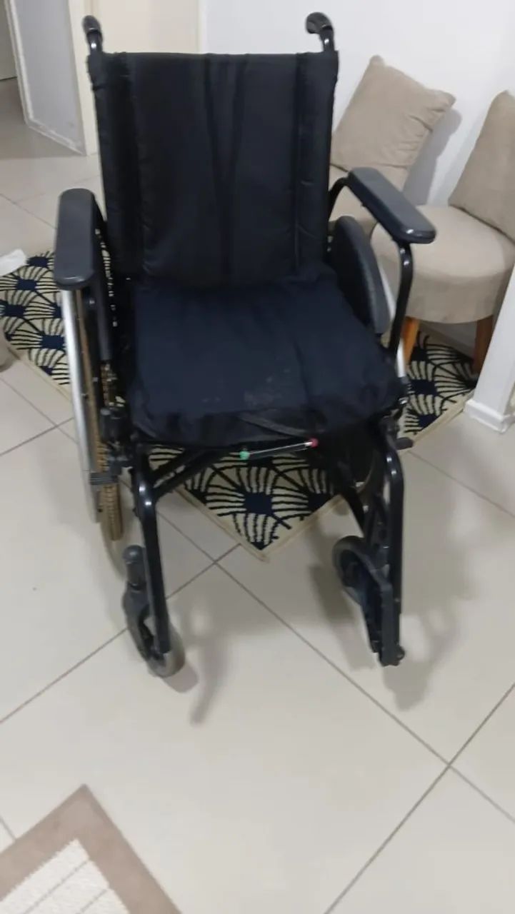 Cadeira de Rodas - Foto 3