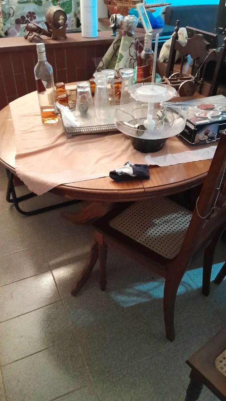 Mesa de jantar reversível c/ 4 cadeiras. - Foto 3