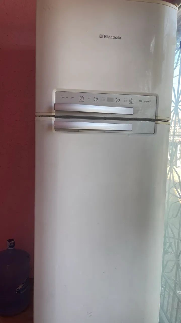 Vendo ou troco geladeira  - Foto 2