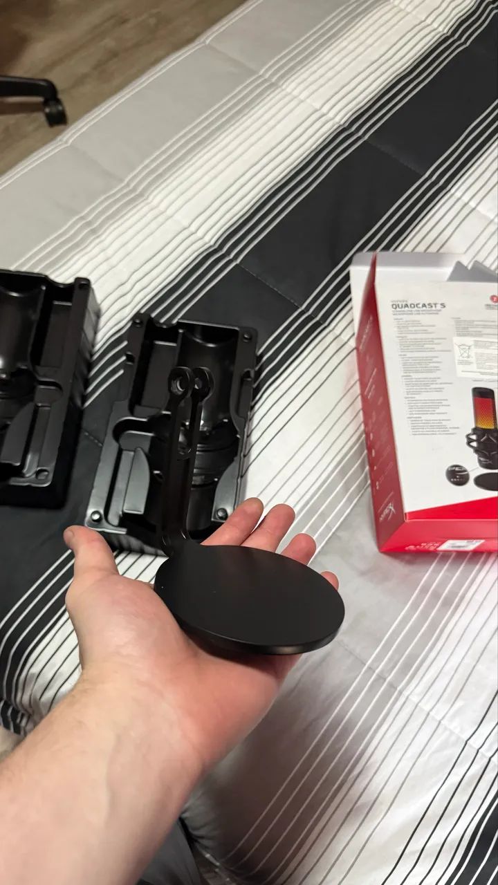 Microfone HyperX QuadCast S RGB com Braço Articulado e Caixa - Foto 3