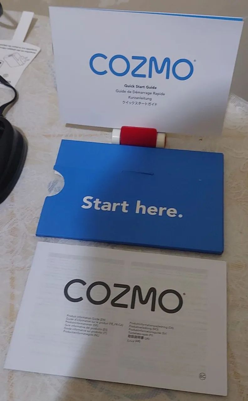 COZMO ROBÔ ORIGINAL COMPLETO + CAIXA  MUITO CONSERVADO - Foto 3